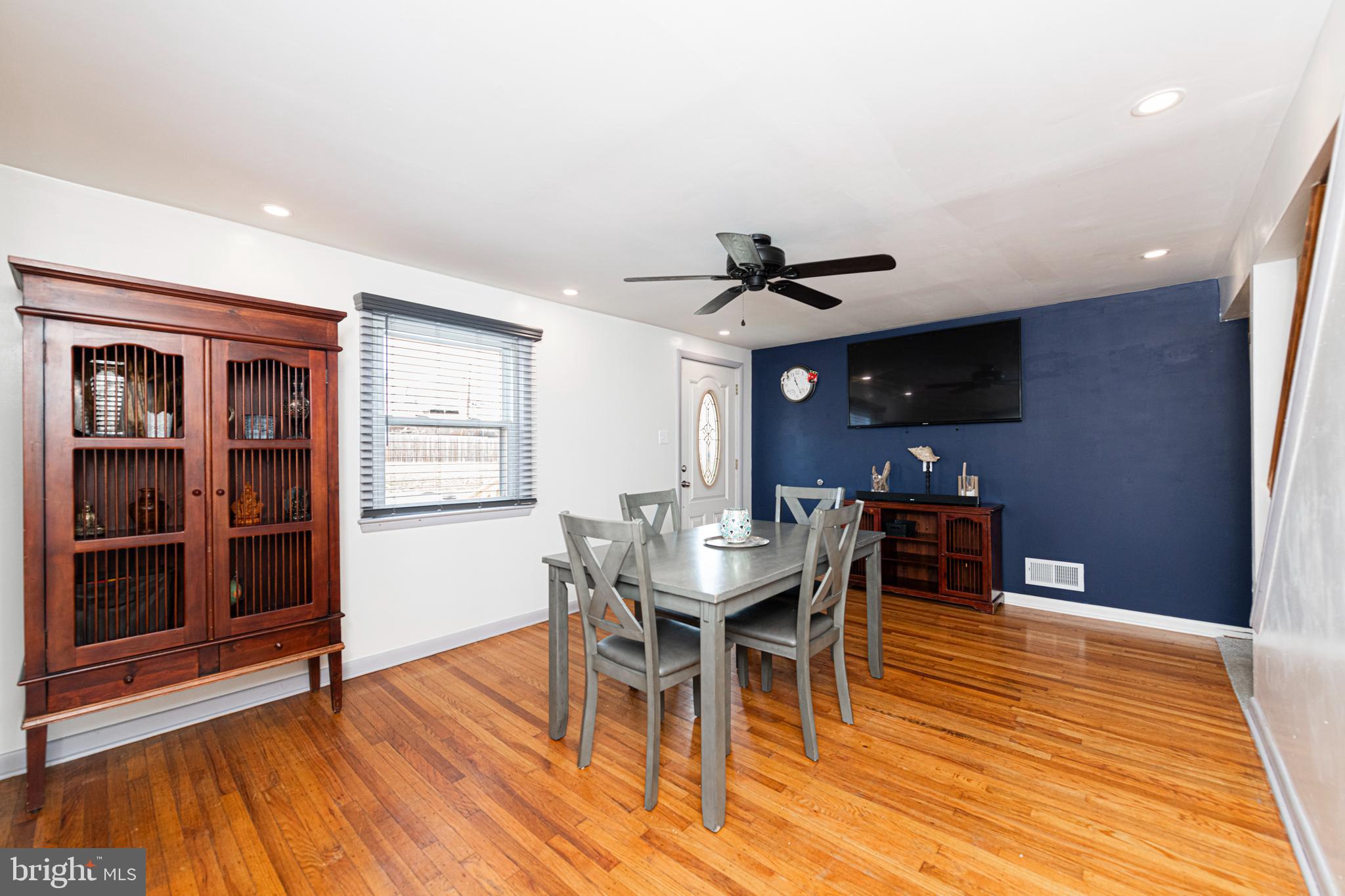 VILLAGE GREEN - Residential