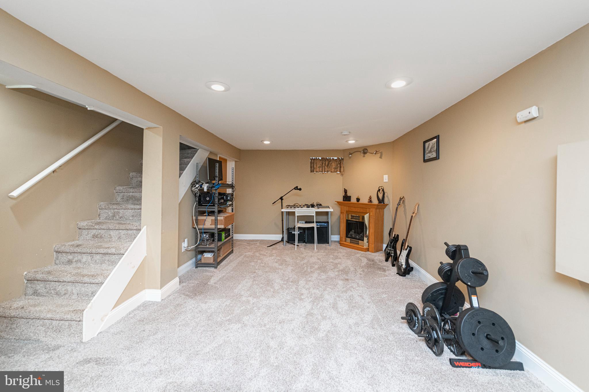 VILLAGE GREEN - Residential