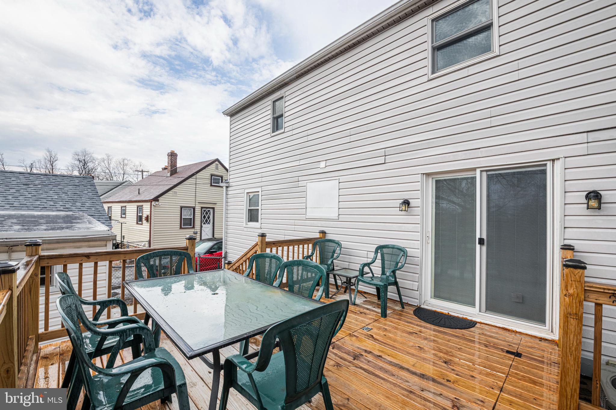 VILLAGE GREEN - Residential