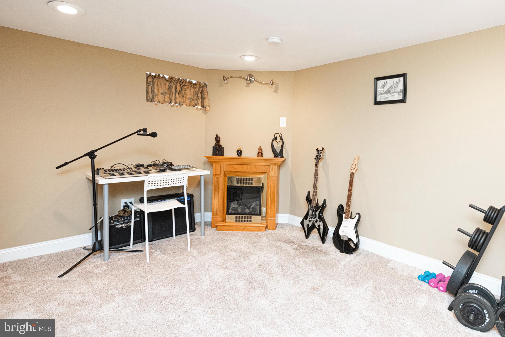 VILLAGE GREEN - Residential