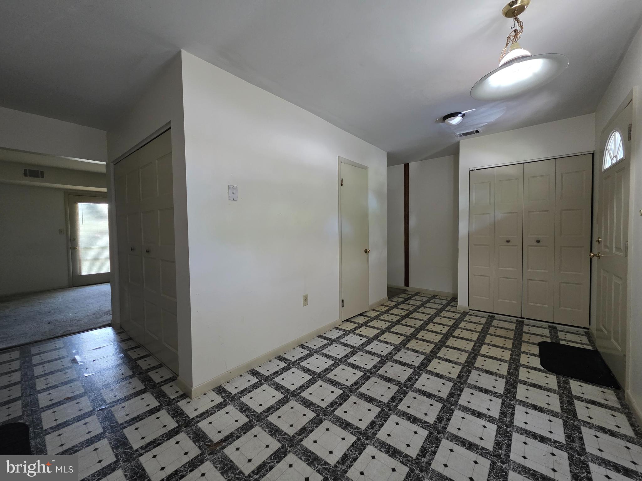 543 CLOVERBROOK DRIVE