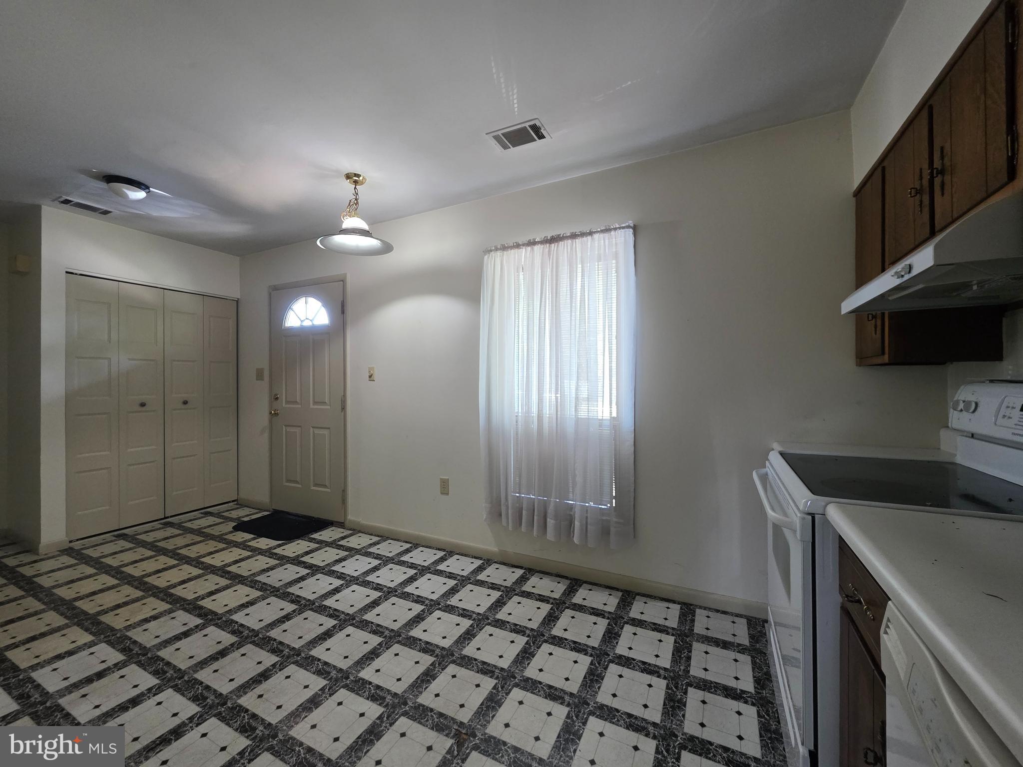 543 CLOVERBROOK DRIVE