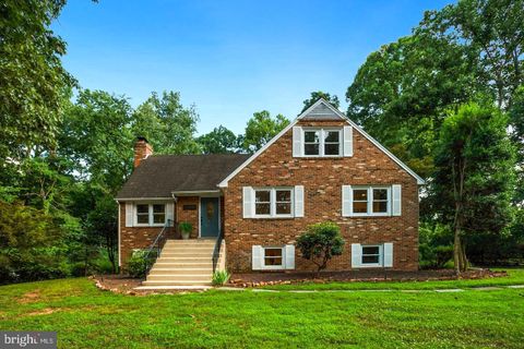 Photo of 45383 Persimmon Lane, STERLING, VA 20165 (MLS # VALO2125688)