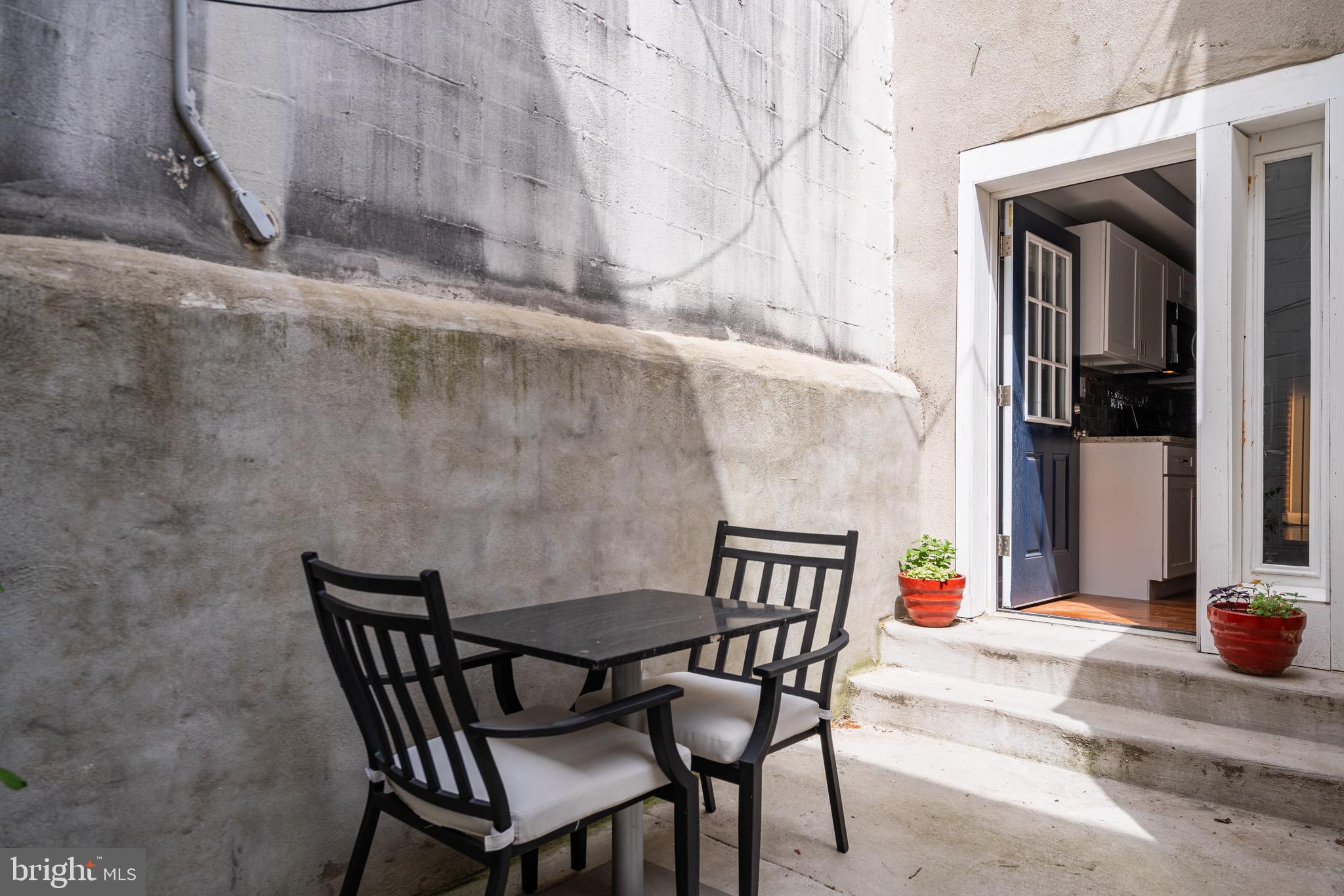 LITTLE ITALY - Residential Lease