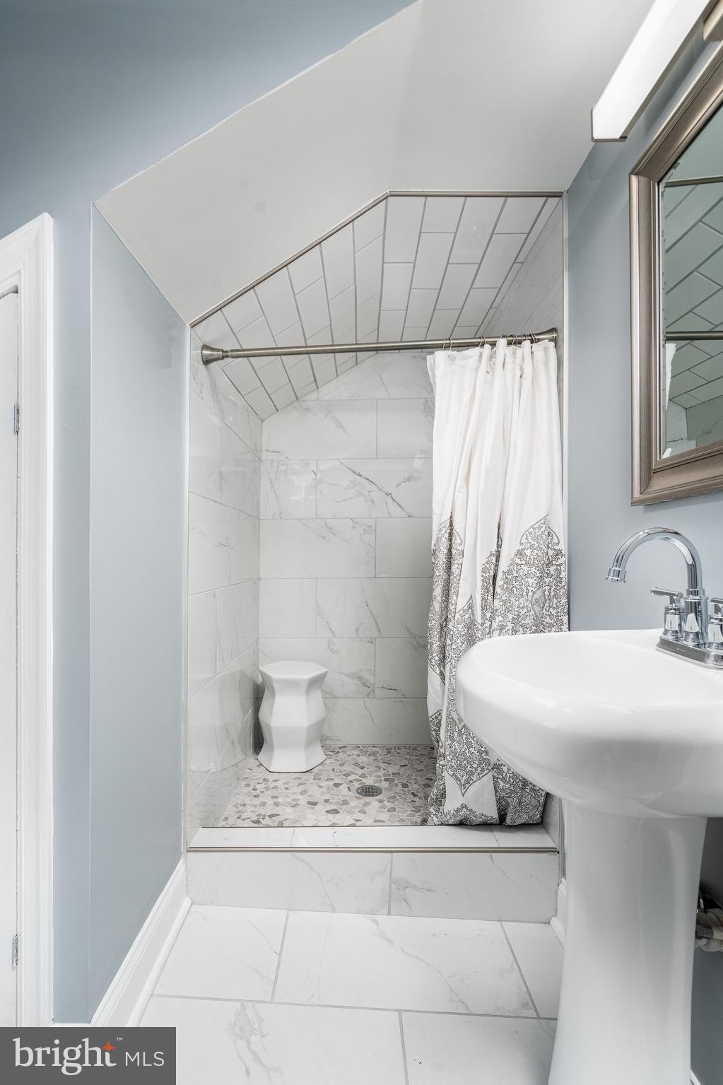 LITTLE ITALY - Residential Lease