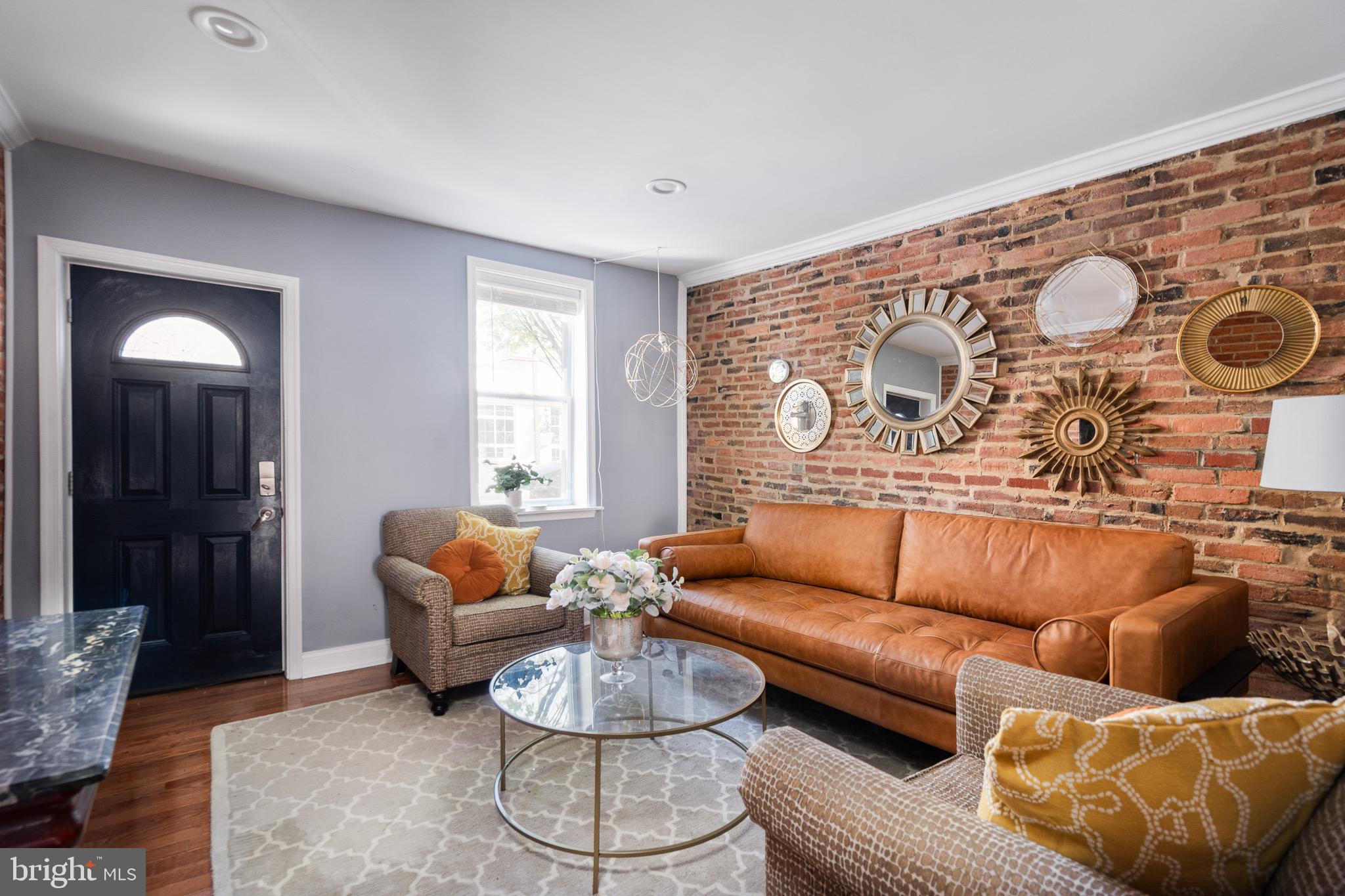 LITTLE ITALY - Residential Lease