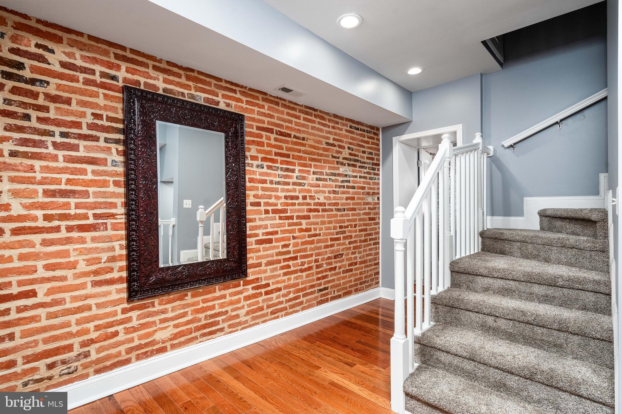 LITTLE ITALY - Residential Lease