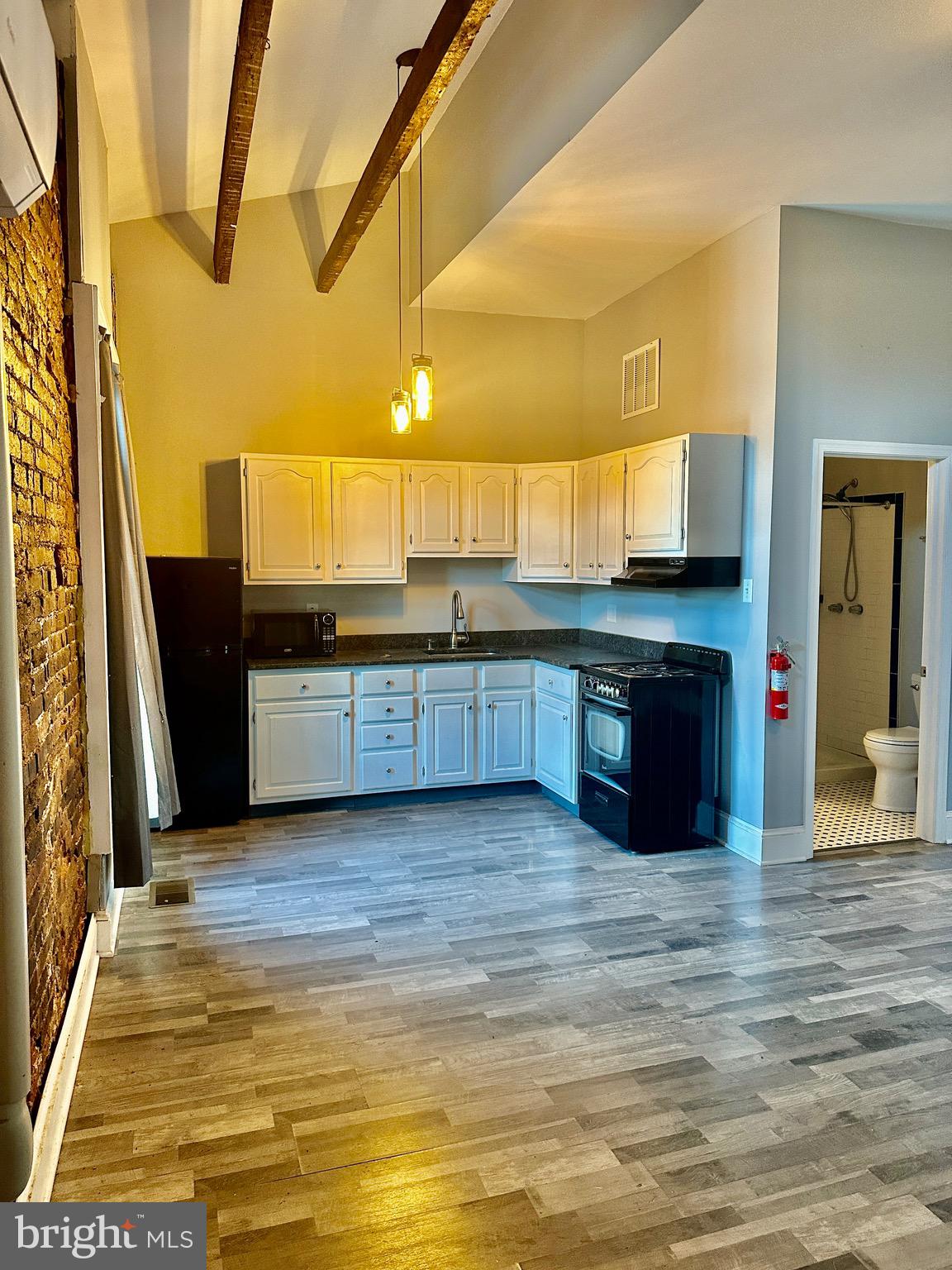 Welcome to your cozy new home in the heart of it all! This charming 3rd-floor studio offers great natural light throughout the day and a functional open layout perfect for easy living.
Located just a short walk from downtown’s restaurants, coffee shops, and boutiques, you’ll also enjoy quick access to the Schuylkill River Trail for walking, running, or biking. Don’t miss the chance to live in a great location with everything at your doorstep!