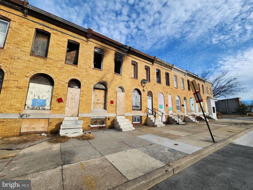 ONLINE AUCTION: Bidding begins 1/29/2026 @ 10:00 AM. Bidding ends 2/2/2026 @ 11:40 AM. List Price is Suggested Opening Bid. Deposit: $5,000.
 
This two-story Townhouse is located in the South Clifton Park neighborhood within Baltimore City. Residents can enjoy the nearby attractions such as the Johns Hopkins Hospital, Belair-Edison Crossing Shopping Center, and Clifton Park. The property is vacant. The area provides easy access to major traffic arteries, E North Ave and Belair Rd, making travel to other parts of the city straightforward.