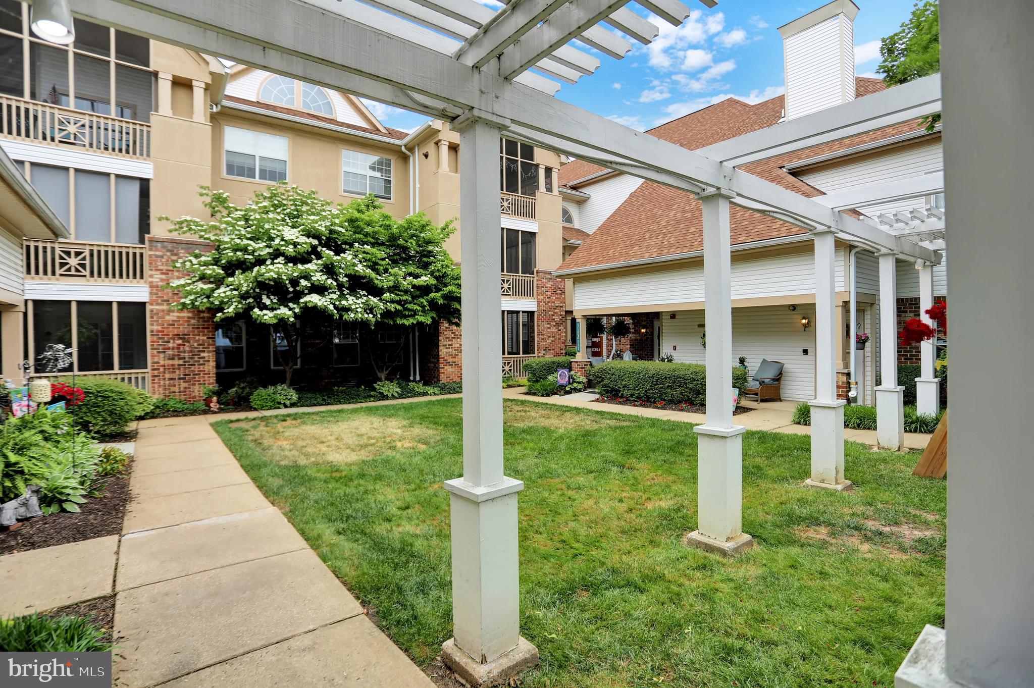 ENGLISH COUNTRY MANOR - Residential