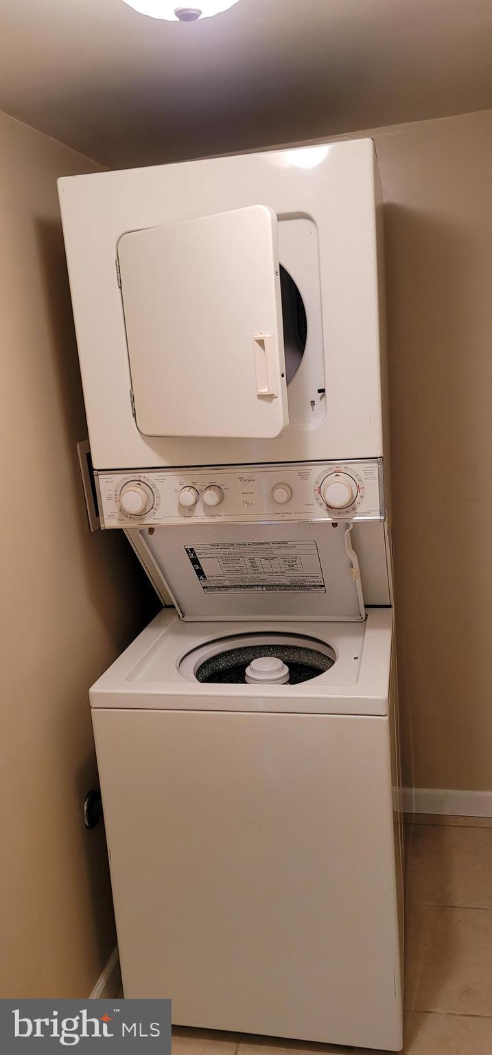 QUEEN VILLAGE - Residential Lease