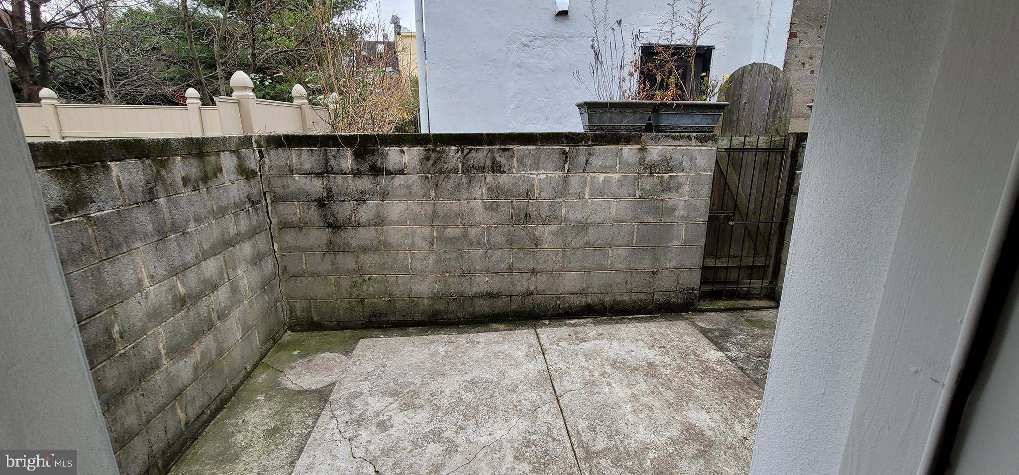 QUEEN VILLAGE - Residential Lease