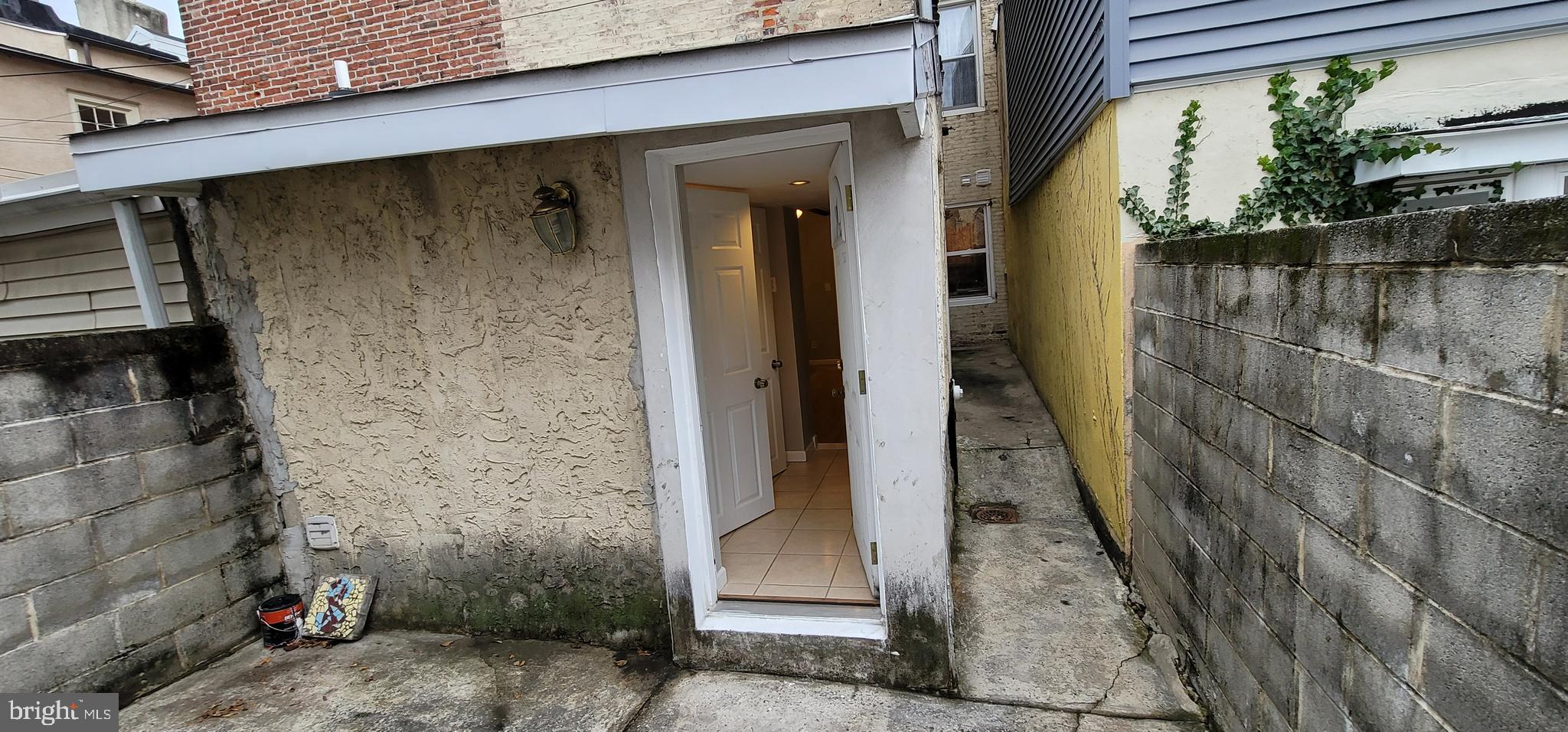 QUEEN VILLAGE - Residential Lease