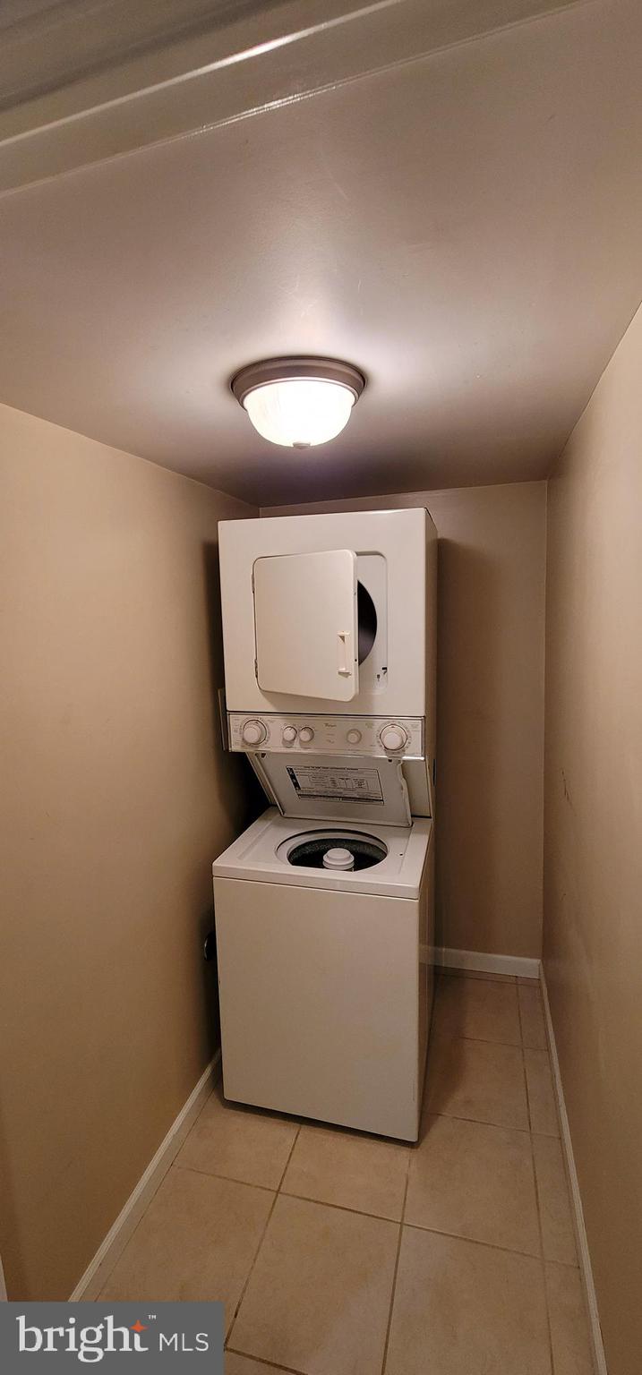 QUEEN VILLAGE - Residential Lease