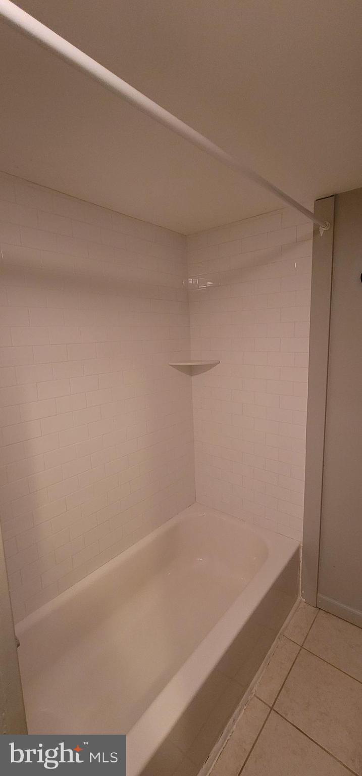 QUEEN VILLAGE - Residential Lease