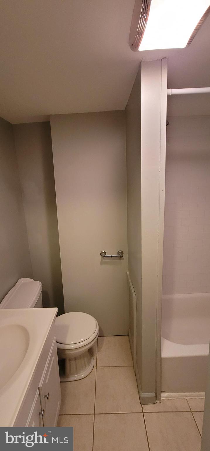 QUEEN VILLAGE - Residential Lease