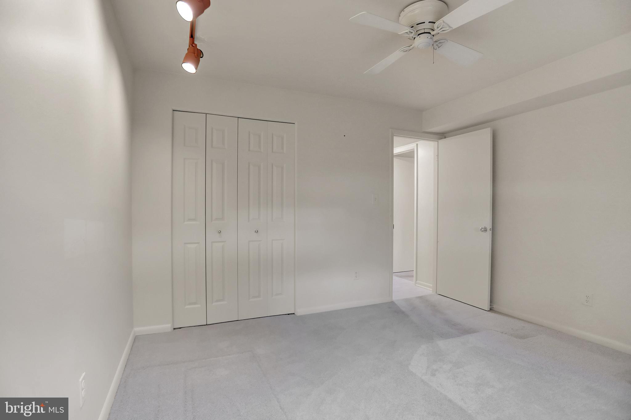 HOLLY HALL - Residential