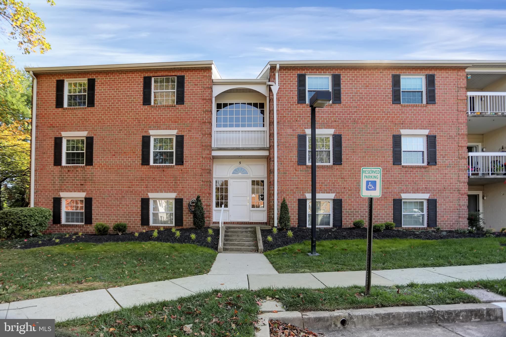 HOLLY HALL - Residential