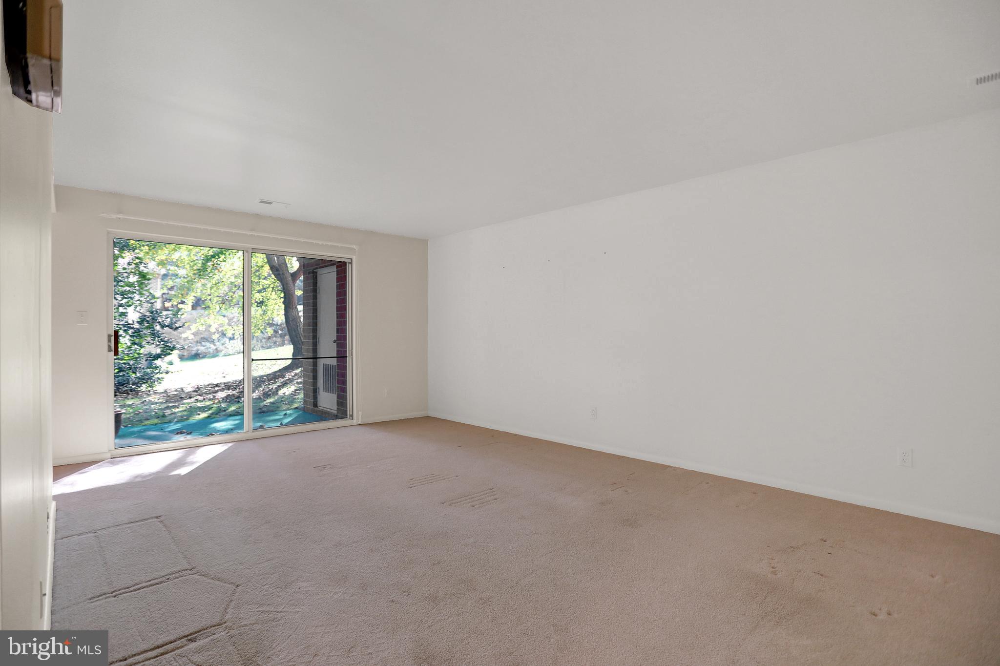 HOLLY HALL - Residential