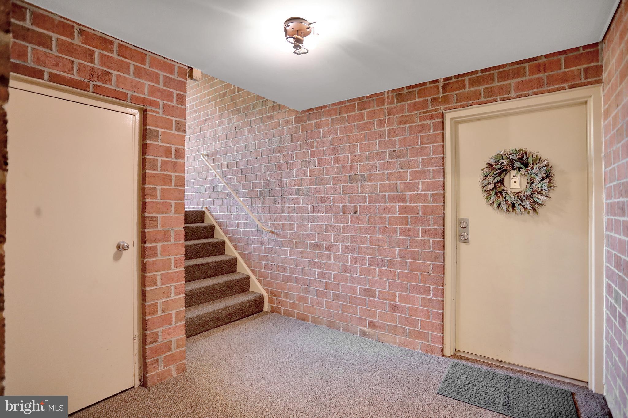 HOLLY HALL - Residential