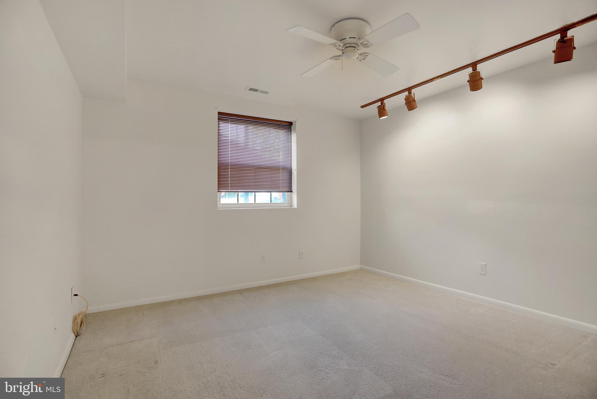 HOLLY HALL - Residential