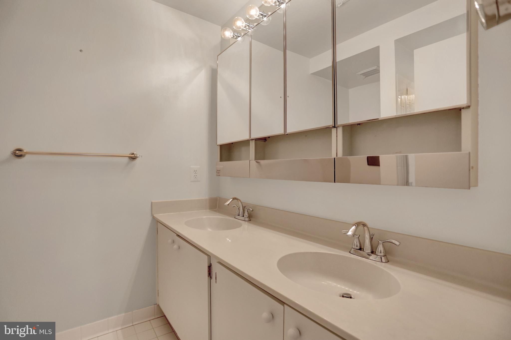 HOLLY HALL - Residential