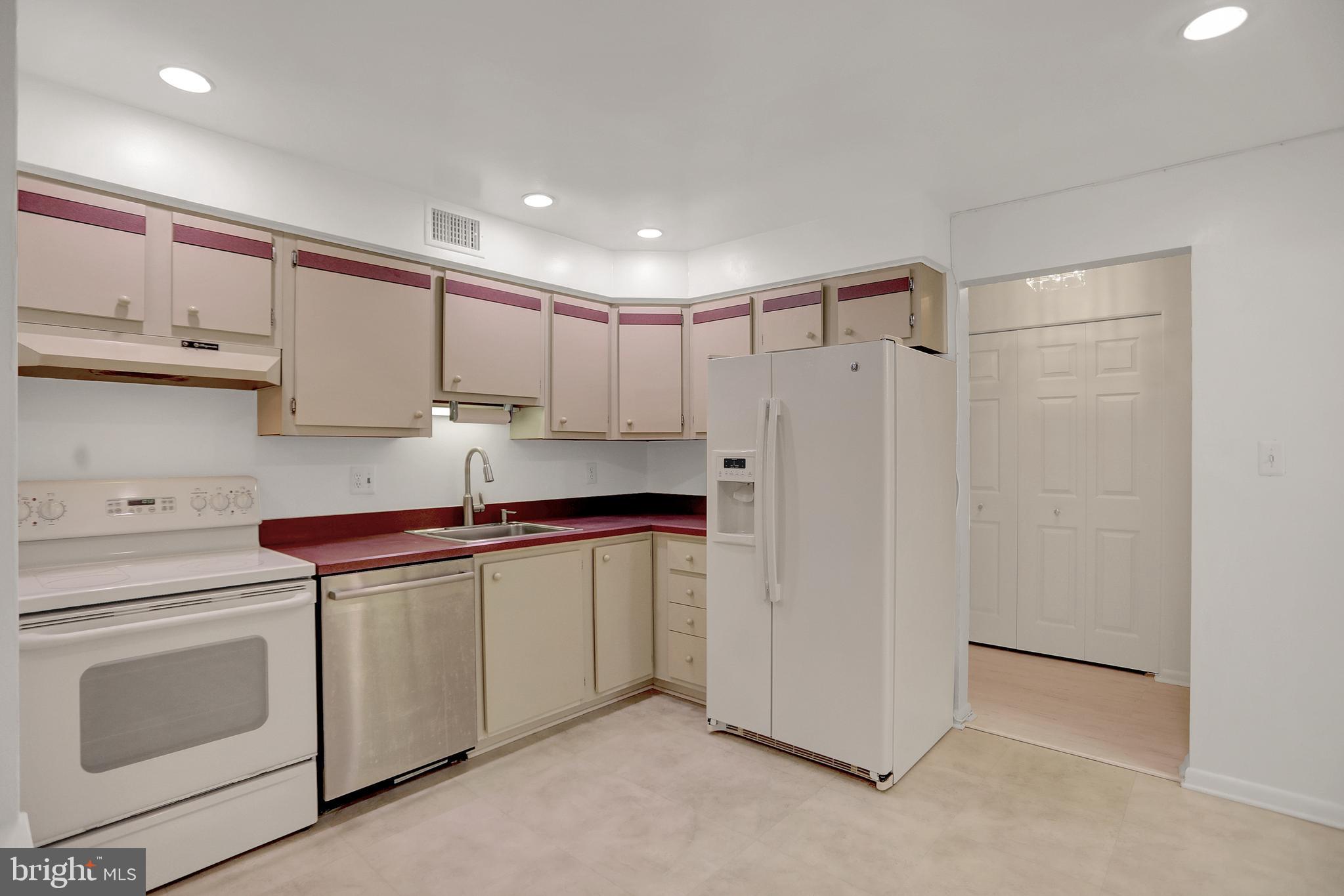 HOLLY HALL - Residential