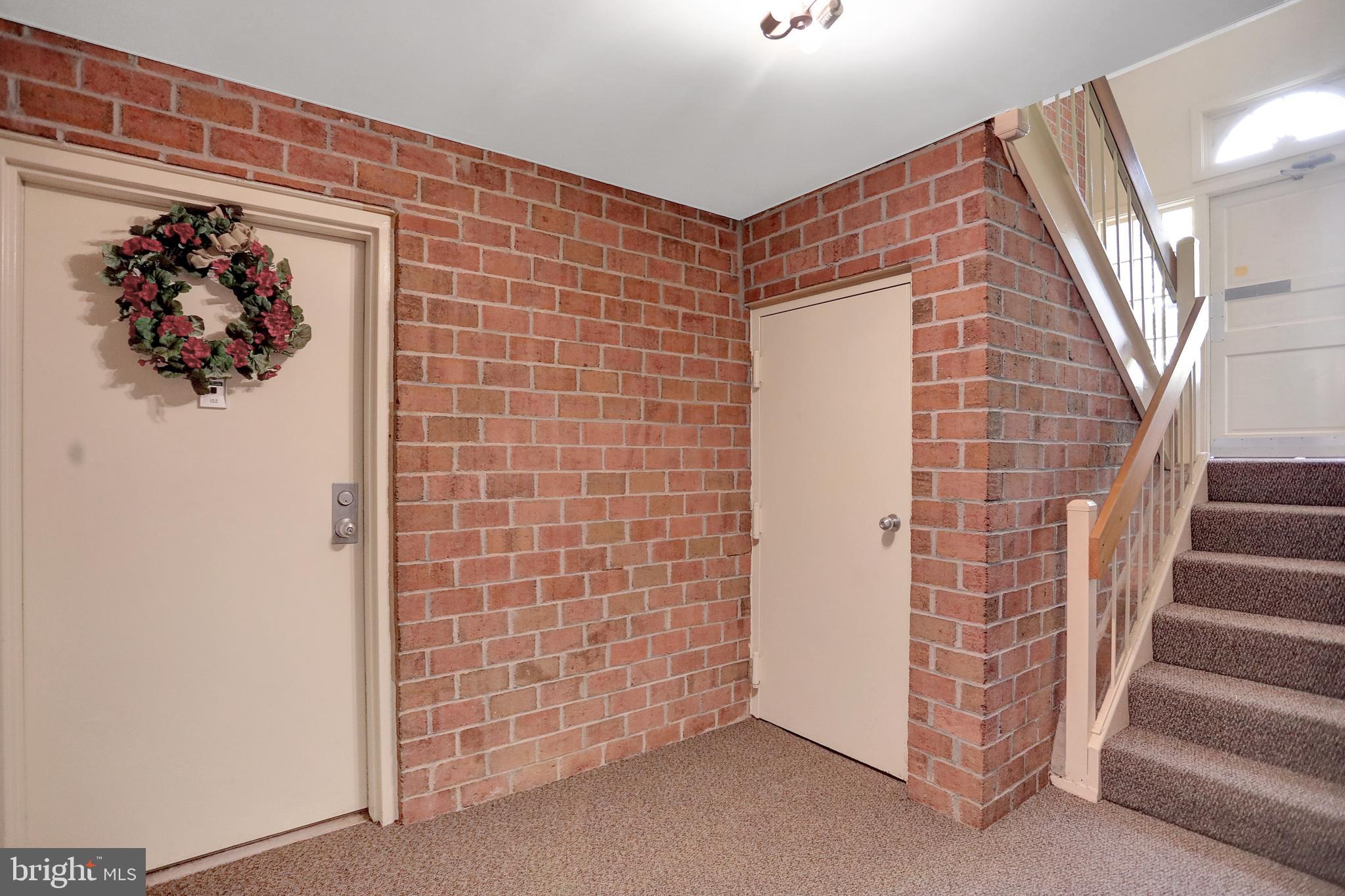 HOLLY HALL - Residential