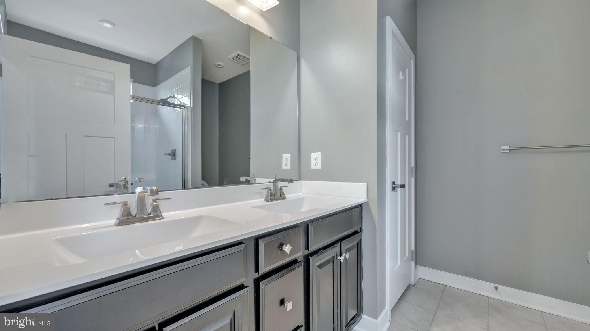 WESTCHESTER SQUARE - Residential