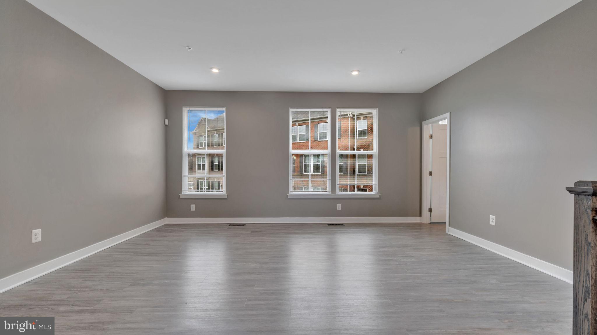 WESTCHESTER SQUARE - Residential