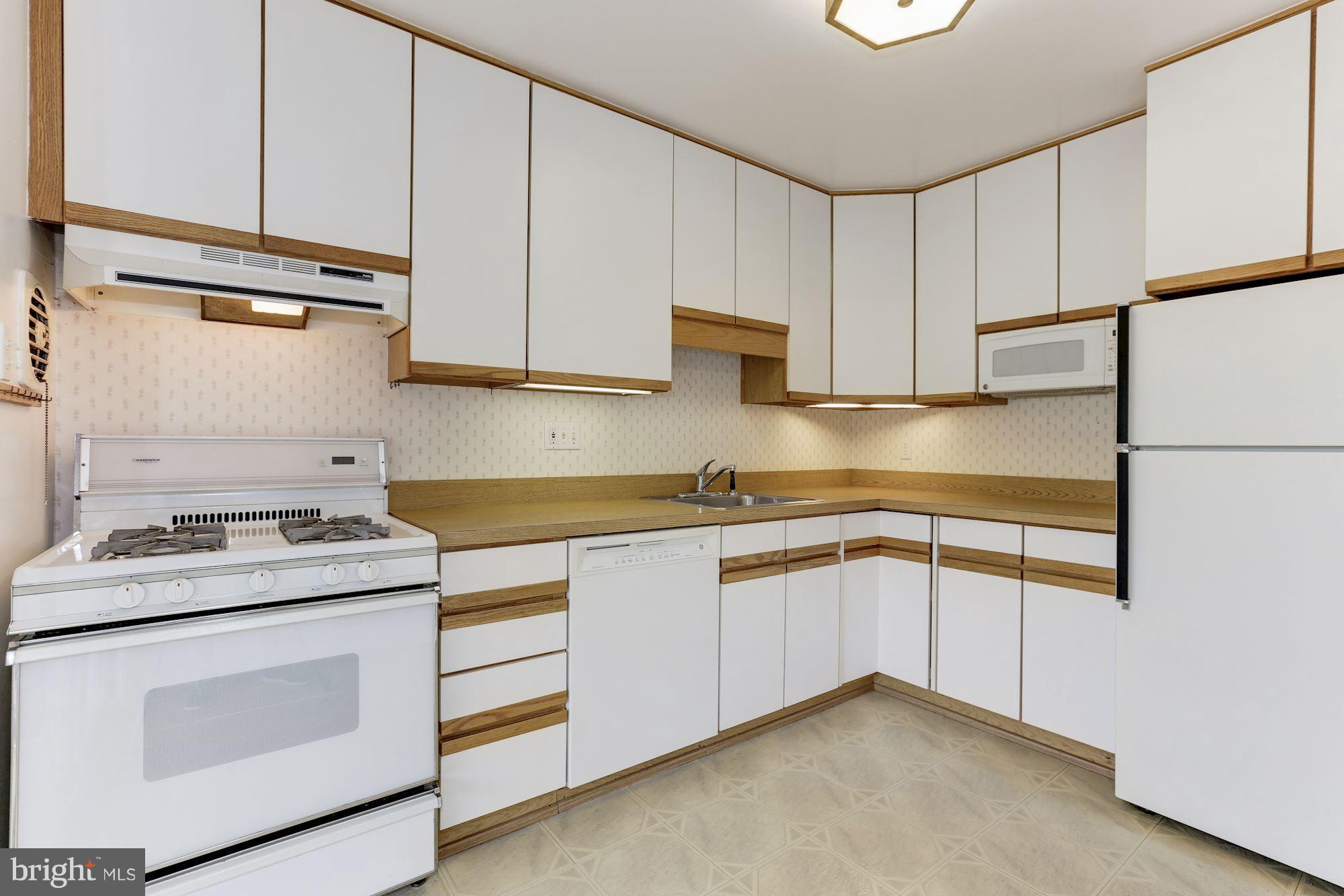 FRANKLIN PARK - Residential Lease