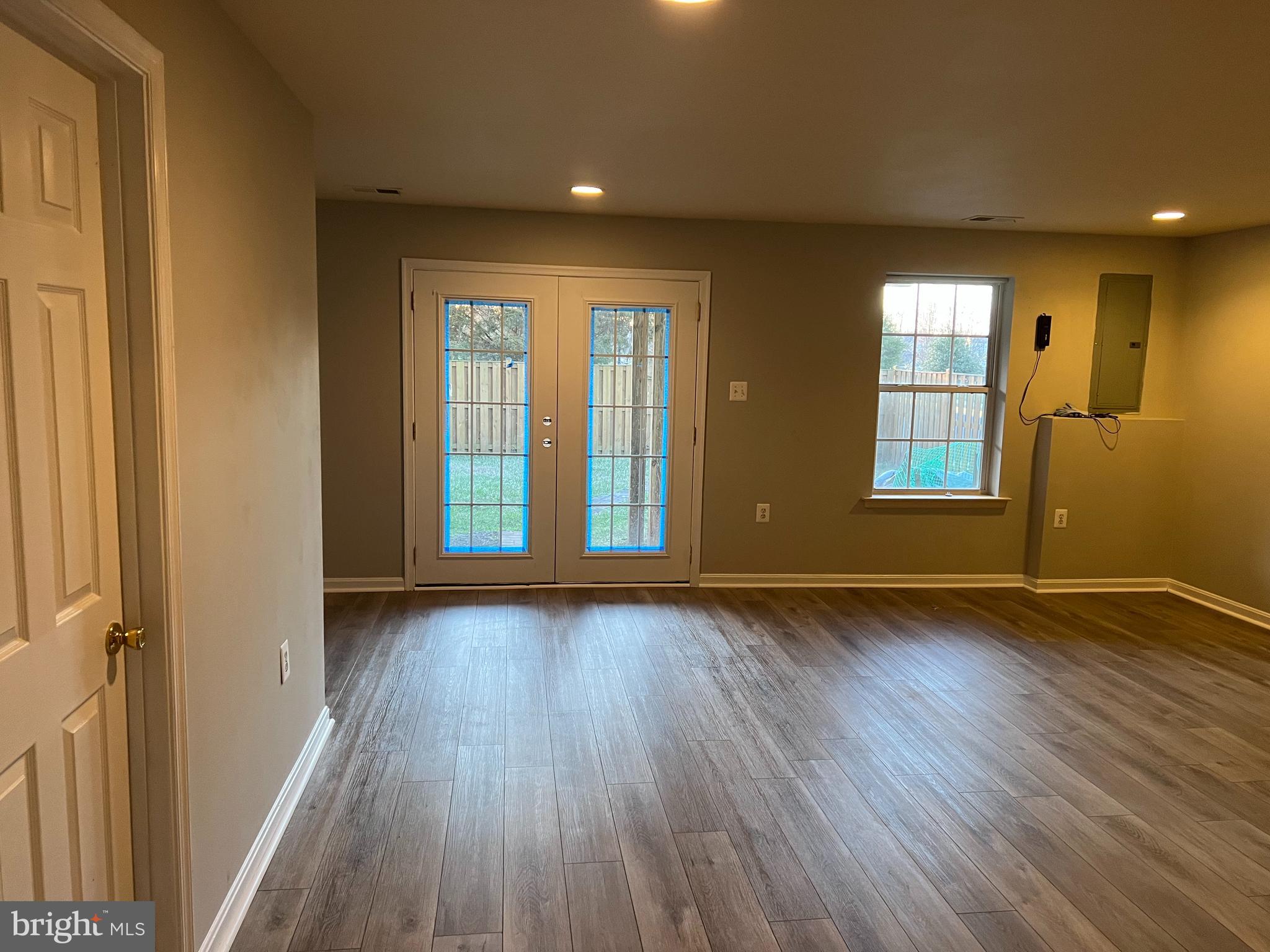 POTOMAC CROSSING - Residential Lease