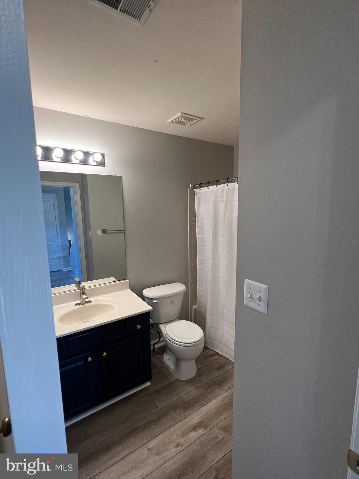 POTOMAC CROSSING - Residential Lease