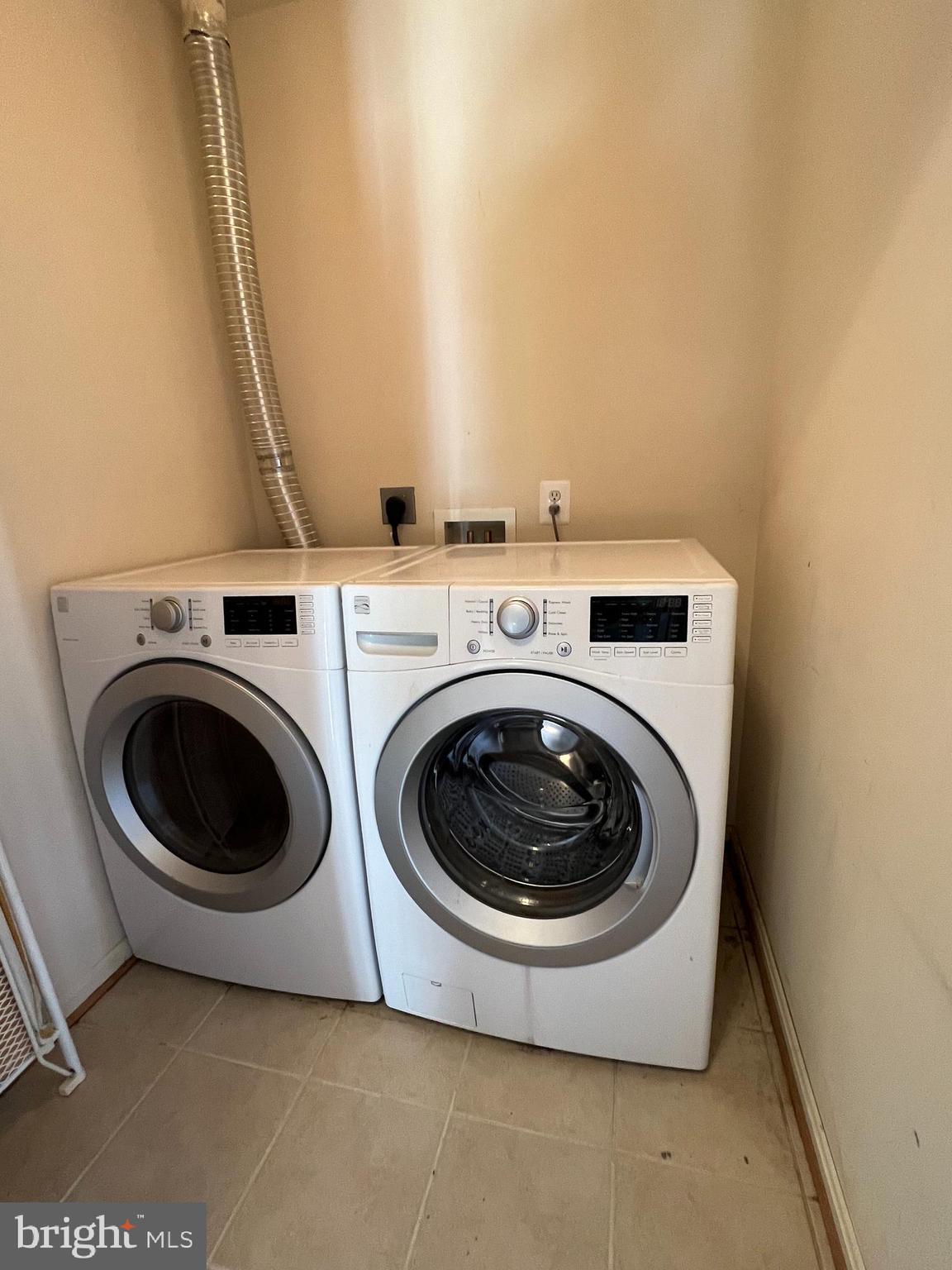 POTOMAC CROSSING - Residential Lease