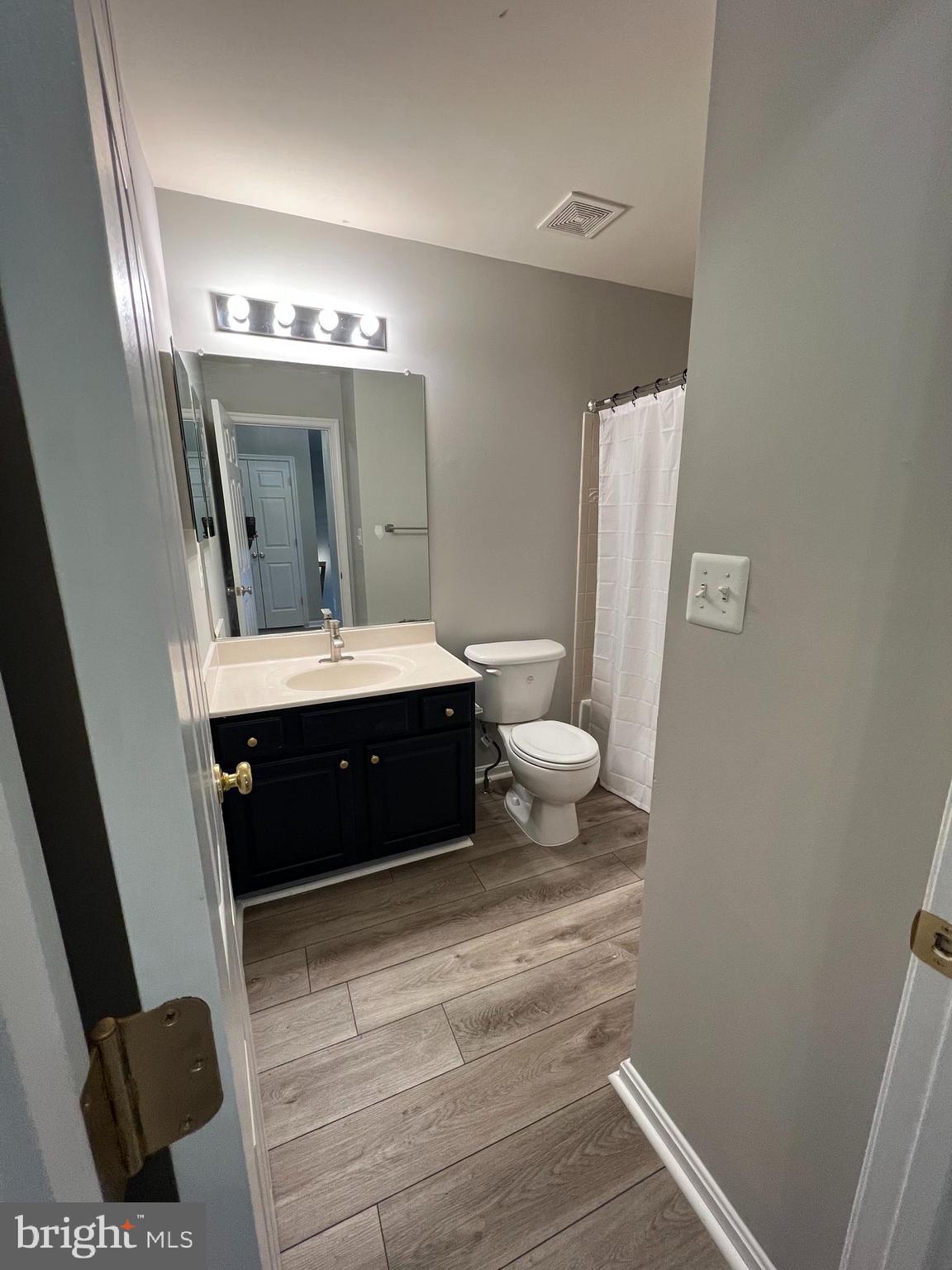 POTOMAC CROSSING - Residential Lease