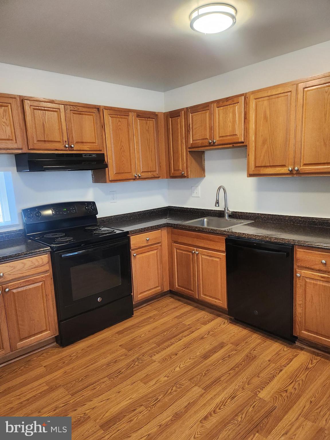 2269 PRINCE OF WALES COURT