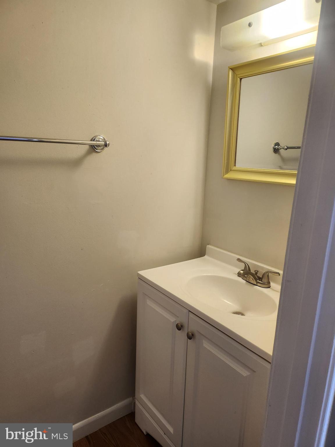 LAKE VILLAGE MANOR - Residential Lease