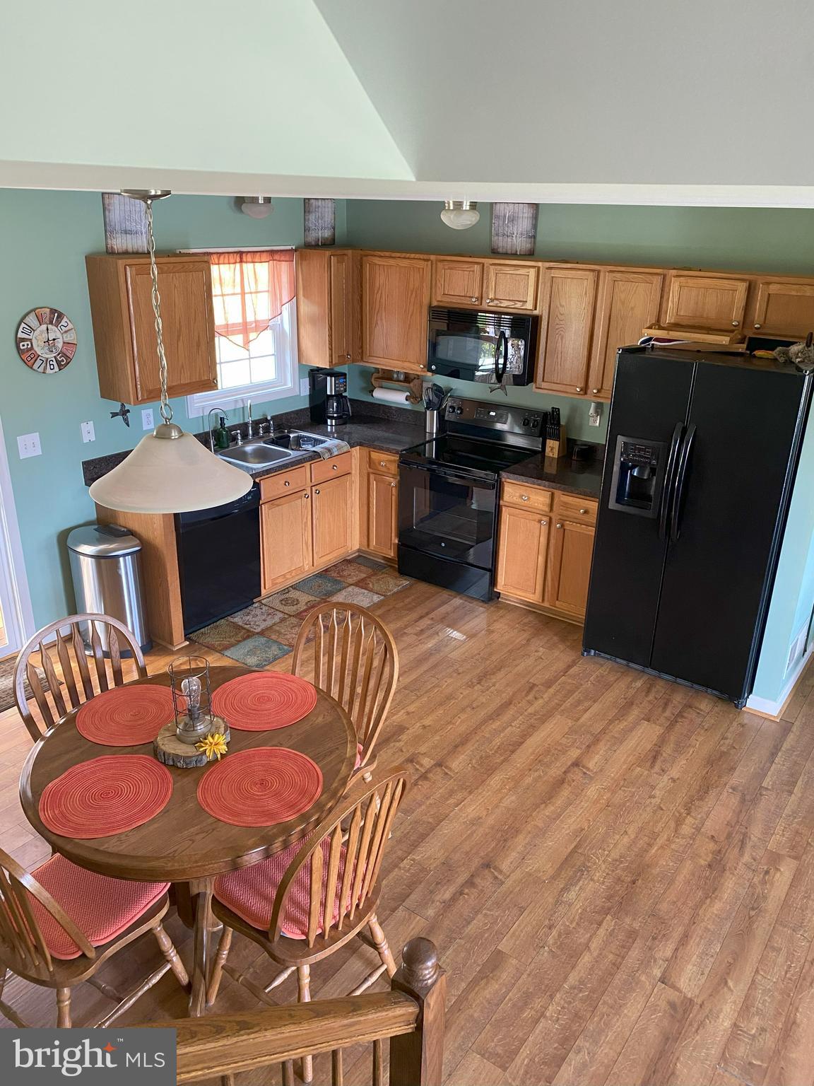 CHESSIE COURT - Residential