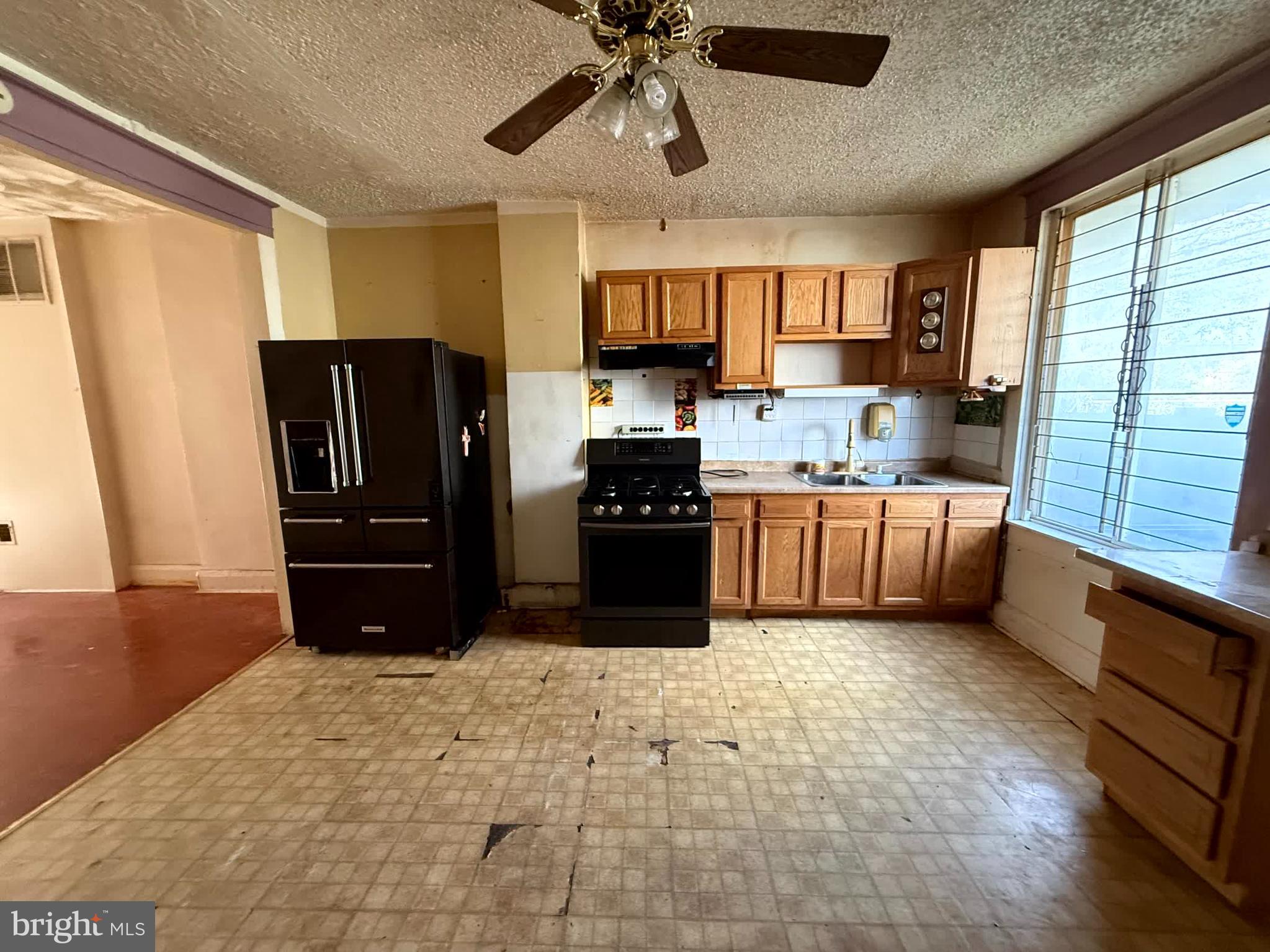 ELWOOD PARK - Residential