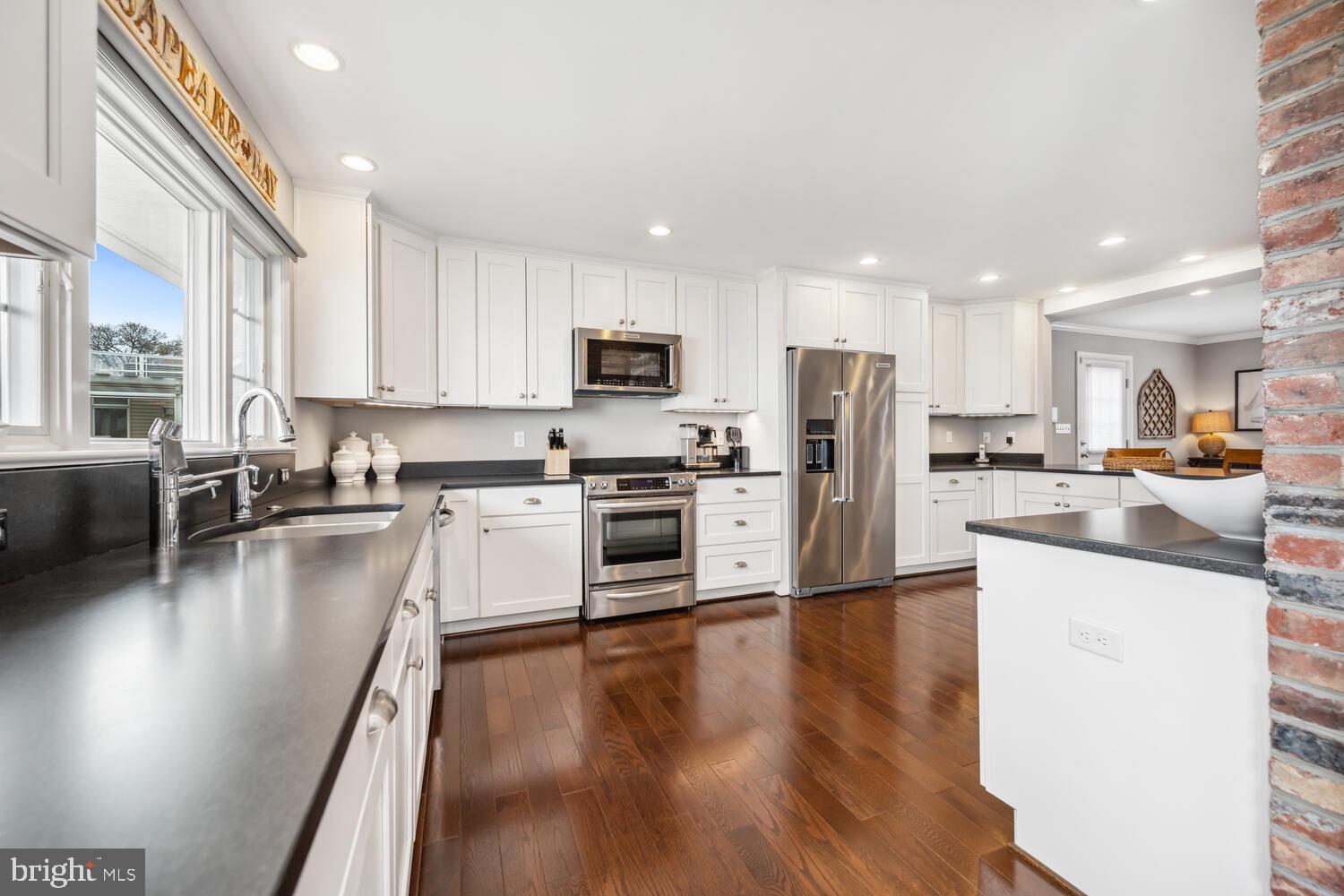 QUEEN ANNE COLONY - Residential