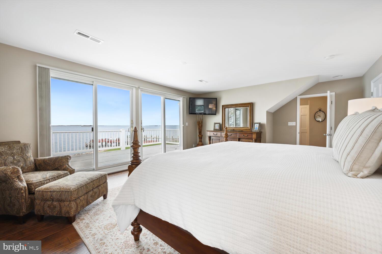 QUEEN ANNE COLONY - Residential