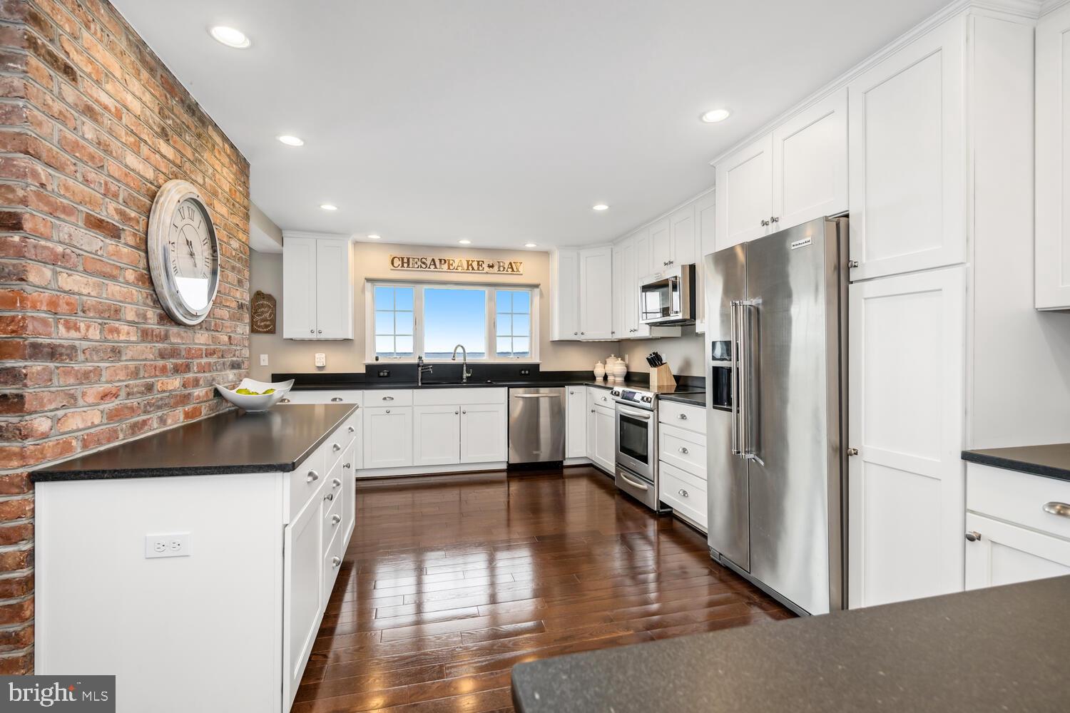 QUEEN ANNE COLONY - Residential