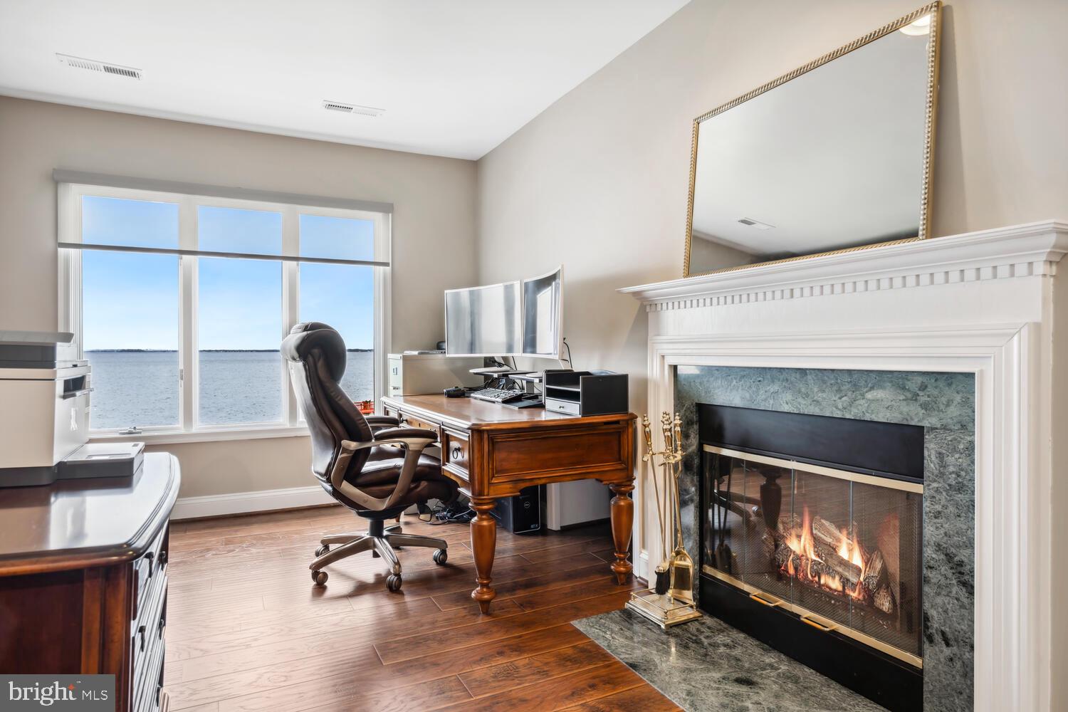 QUEEN ANNE COLONY - Residential