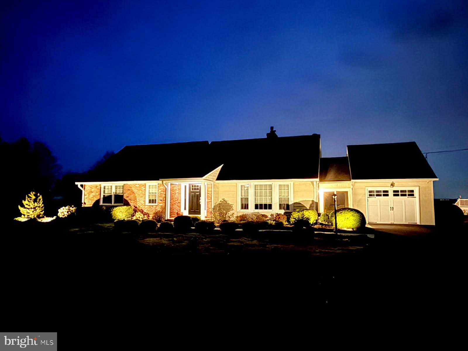 QUEEN ANNE COLONY - Residential