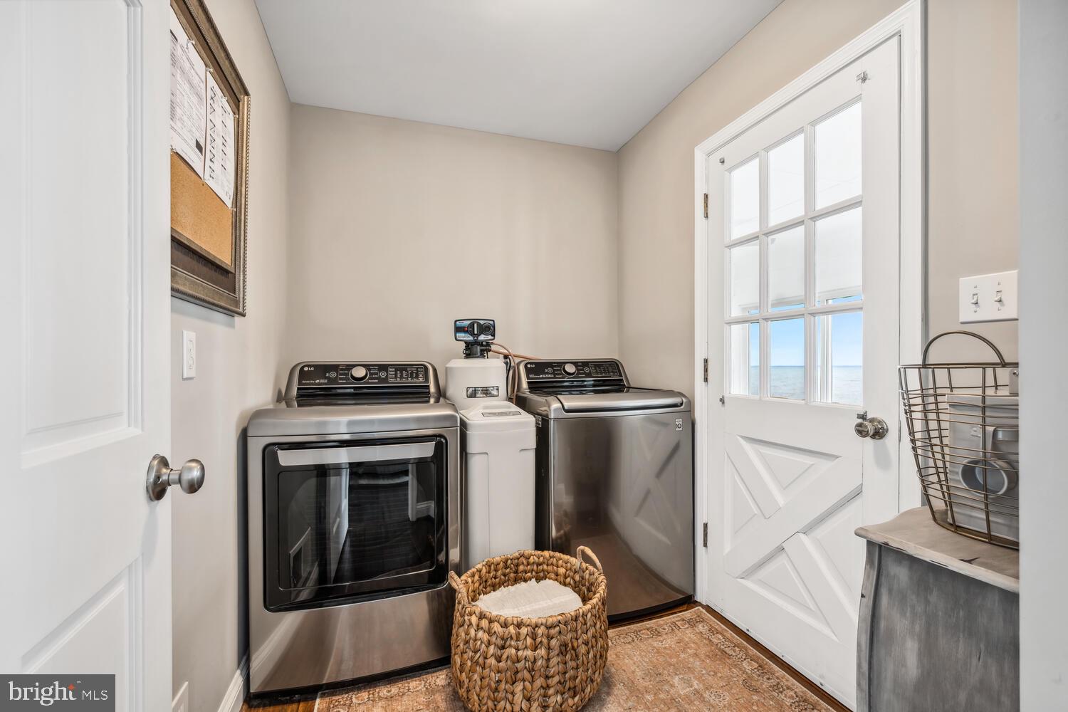 QUEEN ANNE COLONY - Residential