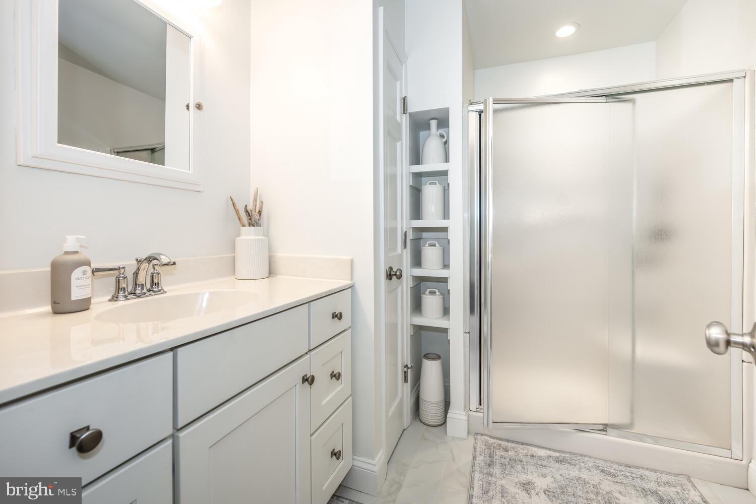 QUEEN ANNE COLONY - Residential