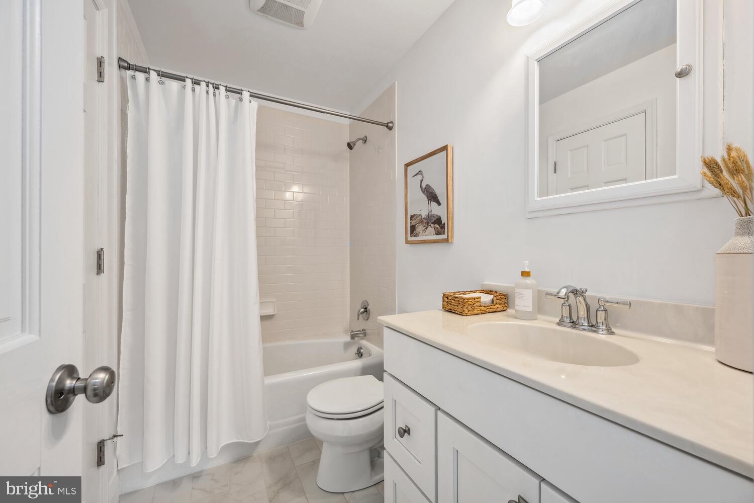 QUEEN ANNE COLONY - Residential