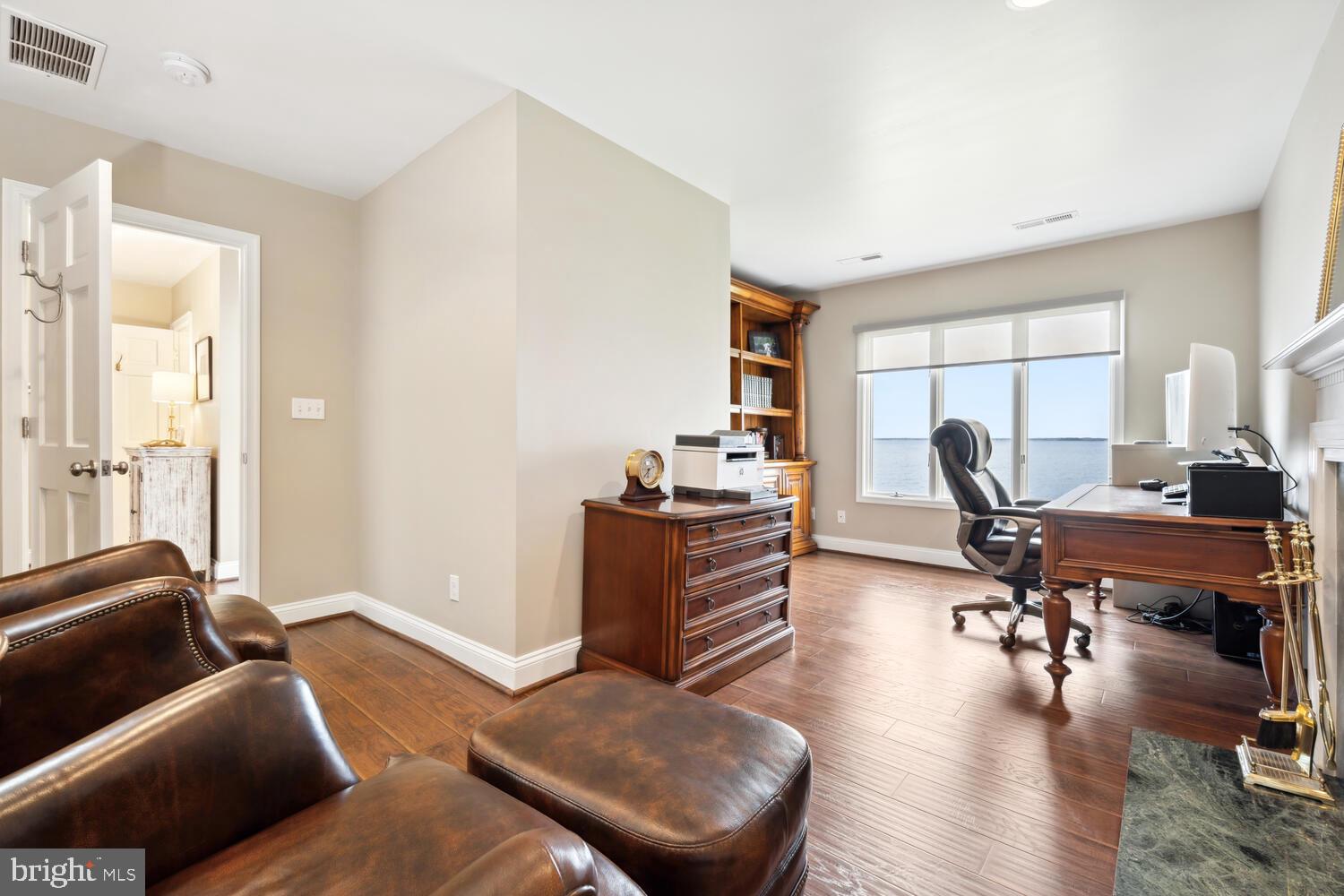 QUEEN ANNE COLONY - Residential