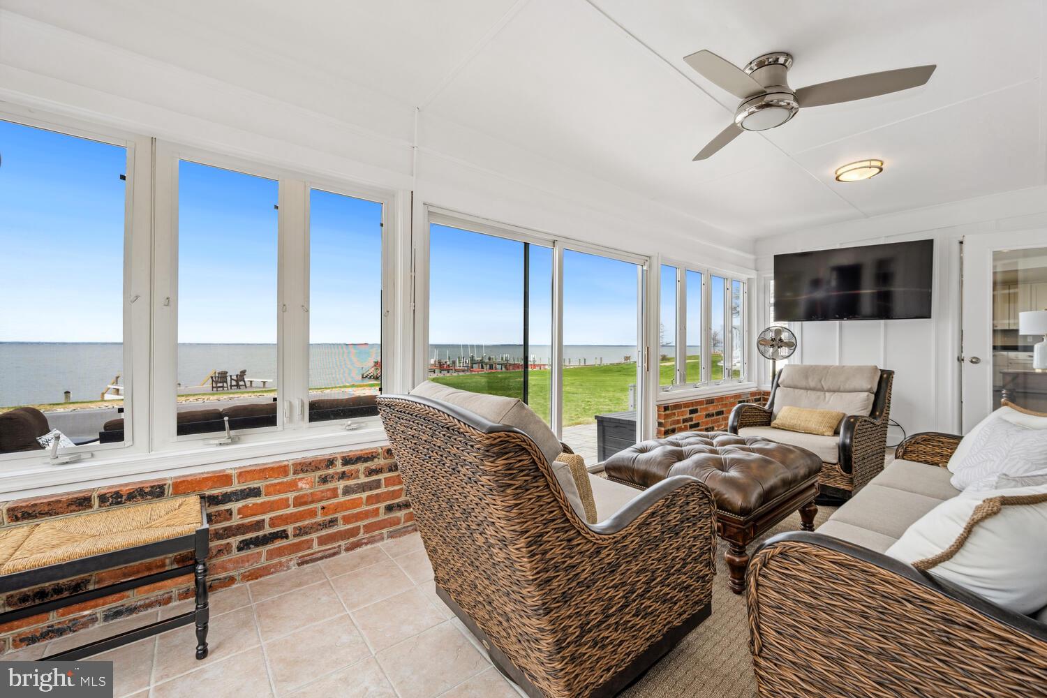 QUEEN ANNE COLONY - Residential