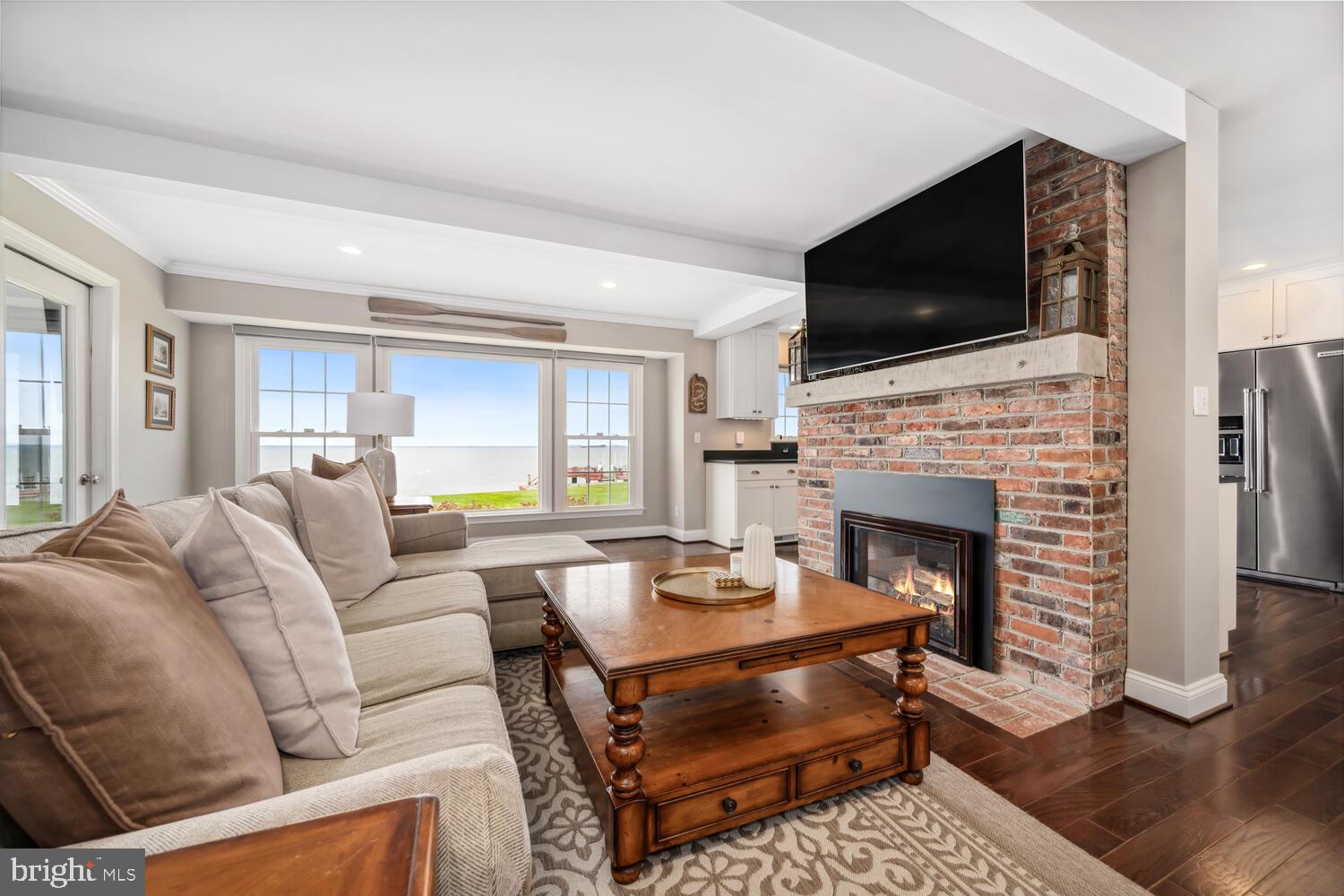 QUEEN ANNE COLONY - Residential